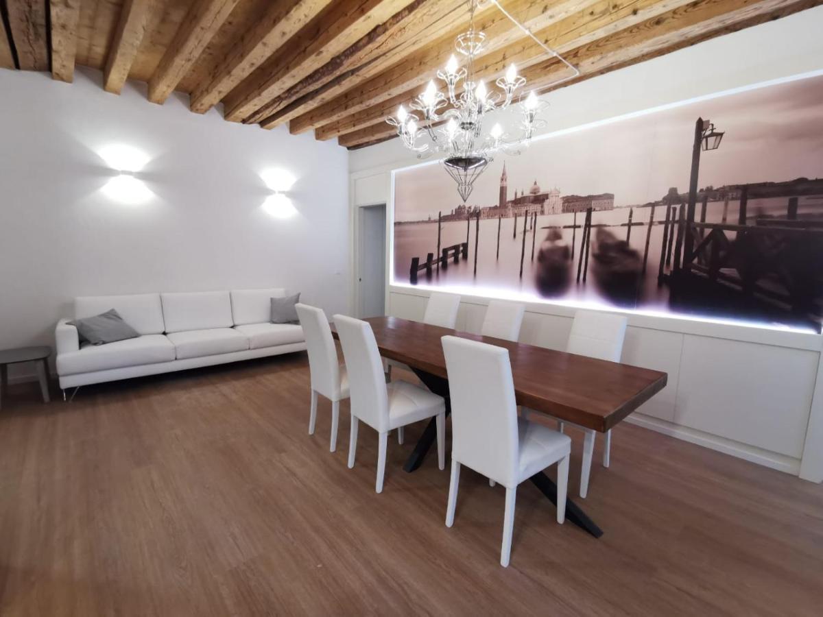 Deluxe 3 Bedroom Flat In Rialto